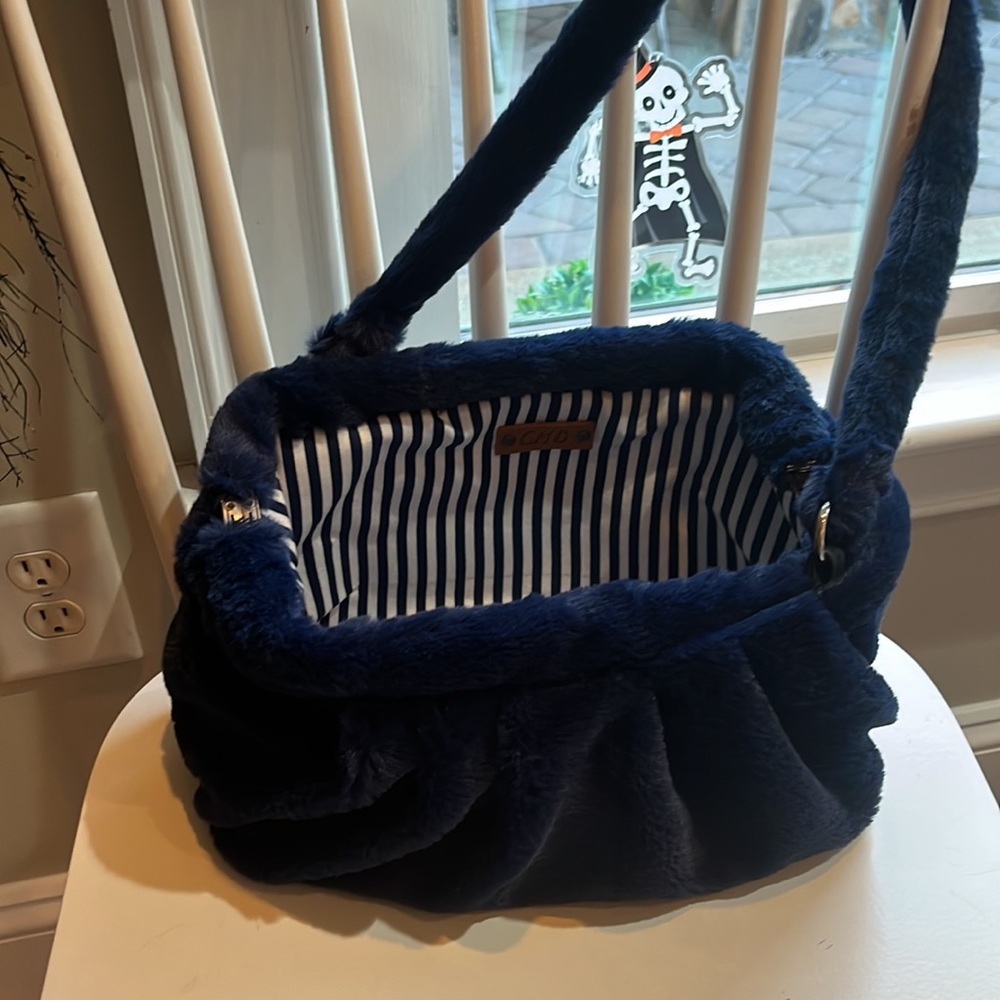 CMD Blue Faux Fur Round Regular Open top, boxy inside- super soft outside - Picture 5 of 12